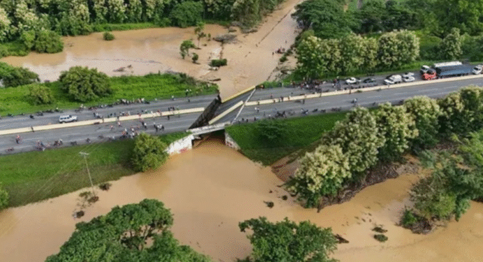 Habilitaron vía alterna a autopista José Antonio Páez en Portuguesa tras colapso de puente