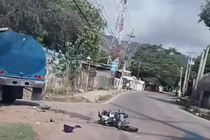 Motorizado colisiona contra camión cisterna en la vía vieja al Valle
