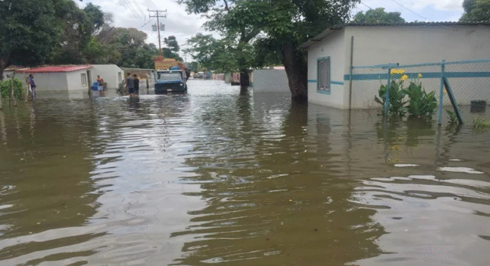 Casi mil personas están en refugios por fuertes lluvias en Amazonas