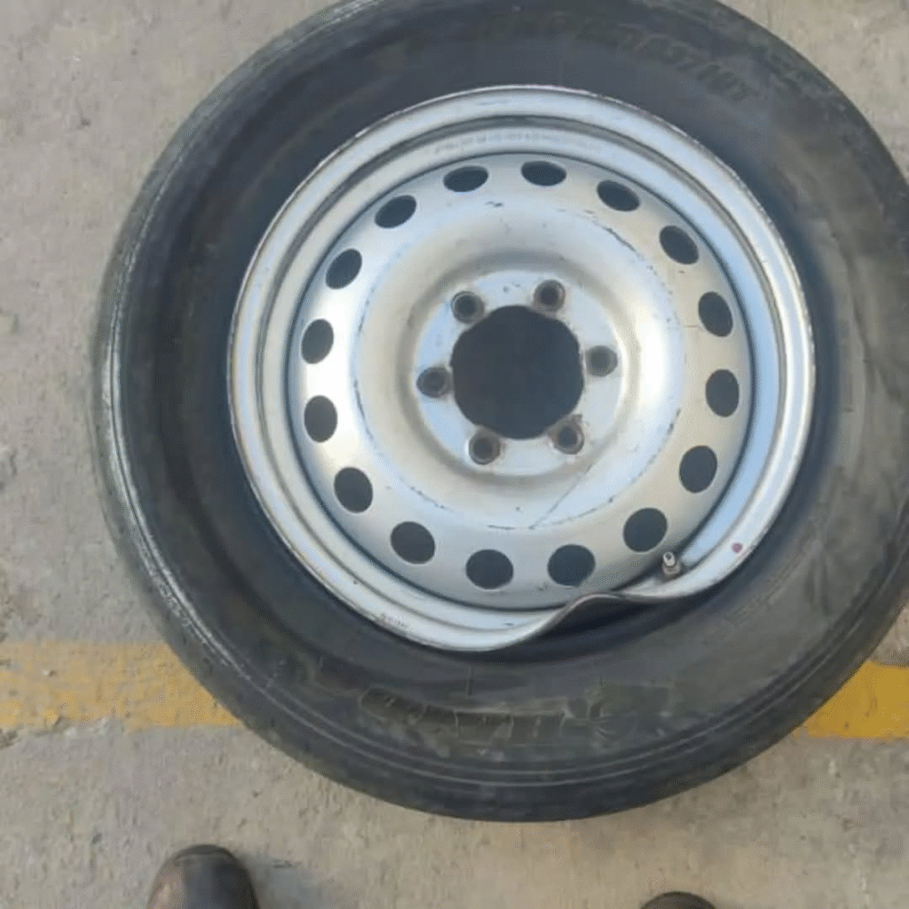 Ataque vandálico a ambulancia del Ven911 en la Av Fucho Tovar
