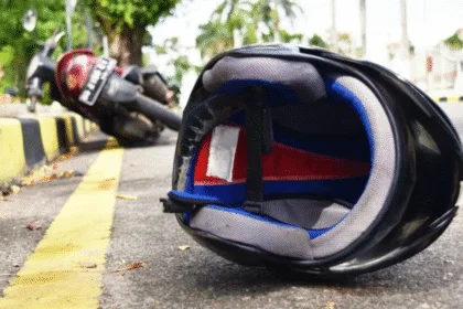 Joven motorizado fallece tras impactar contra un poste eléctrico en La Guardia