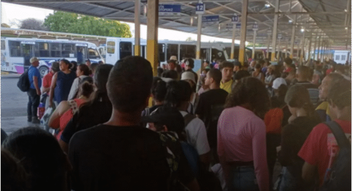 Escasez de combustible paraliza transporte público en Porlamar