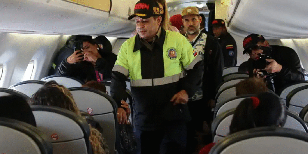 Llega un vuelo de repatriación desde Bolivia con 59 venezolanos: 20 son menores