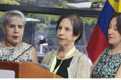 Ángela Cruz: "Los médicos no deben publicar en redes como si vendieran saco de papas"
