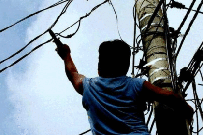 Hombre fallece por descarga eléctrica al maniobrar un poste en Sabana de Guacuco #26Ago