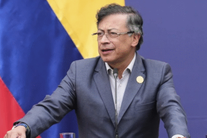 Petro anuncia militarización en la frontera con Venezuela: Despliega a 25.000 efectivos