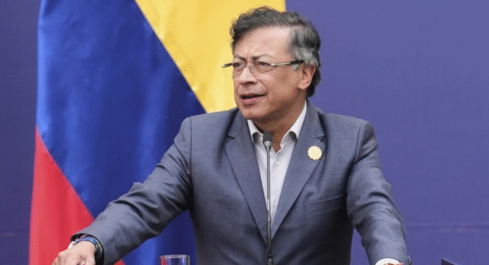Petro anuncia militarización en la frontera con Venezuela: Despliega a 25.000 efectivos