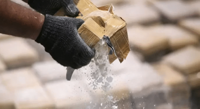 Ecuador decomisa 2,3 toneladas de cocaína en camiones cisterna conducidos por colombianos