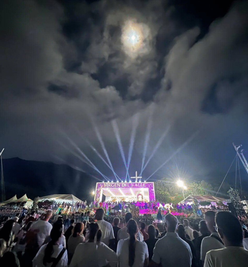 Campo Eucarístico congrega desde anoche a miles de margariteños