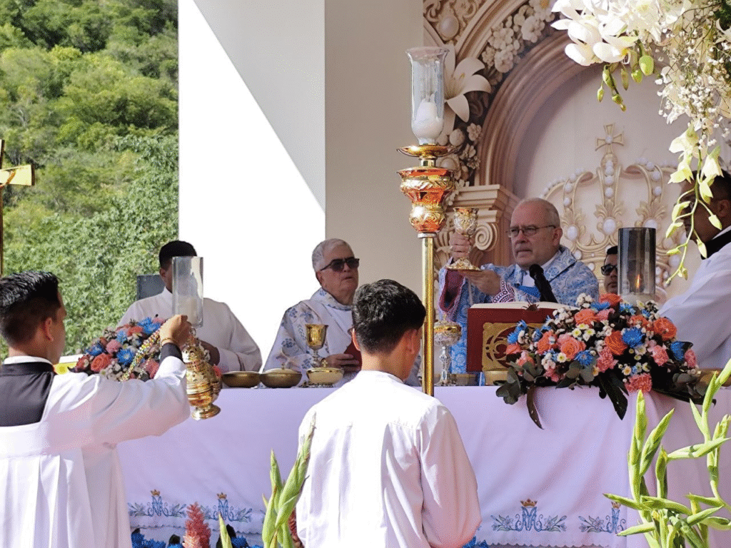 Paz y esperanza, mensaje del Nuncio en misa a la Virgen del Valle