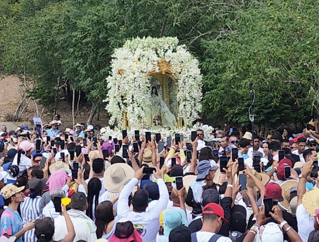 Paz y esperanza, mensaje del Nuncio en misa a la Virgen del Valle