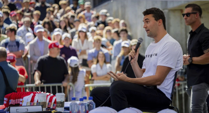 FBI publica imágenes del posible asesino de Charlie Kirk y pide colaboración ciudadana para encontrarle