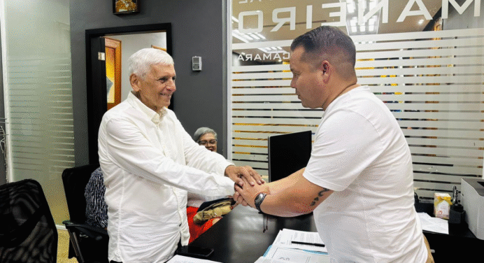 Asomayor entrega Ordenanza a Concejo Municipal de Maneiro en Margarita