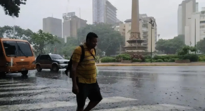 Inameh prevé lluvias dispersas y actividad eléctrica en varias regiones de Venezuela este lunes