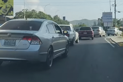 Accidente en Conejeros deja dos motorizados heridos y un fuerte retraso vehicular