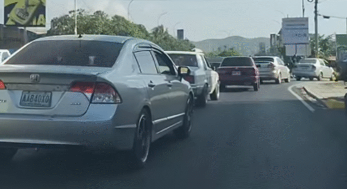 Accidente en Conejeros deja dos motorizados heridos y un fuerte retraso vehicular
