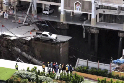 Enorme socavón en Bangkok se abre sobre túnel del Metro y obliga a evacuar a miles