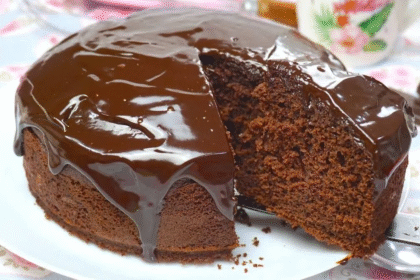 Bizcocho de Chocolate Húmedo: La Receta con Solo 4 Ingredientes