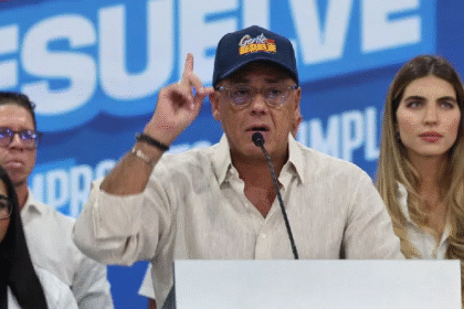 Jorge Rodríguez defiende a Louis BPM tras críticas: «Es fácil pedir guerra desde el exterior»