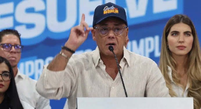 Jorge Rodríguez defiende a Louis BPM tras críticas: «Es fácil pedir guerra desde el exterior»