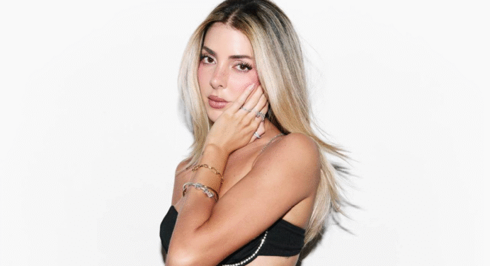 Corina Smith Conquista Apple Music con su Nuevo Álbum «Menos Triste Mas Mami»