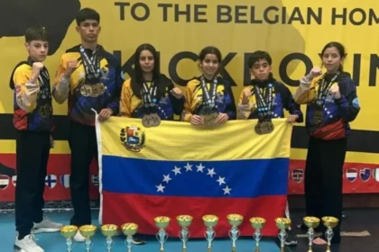 Atletas Neoespartanos Conquistan 17 Medallas en Campeonato Internacional de Kickboxing en Bélgica