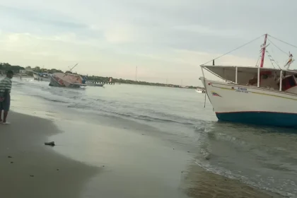 Pescadores de Robledal Recuperan Botes Afectados por la Tormenta Tropical Jerry