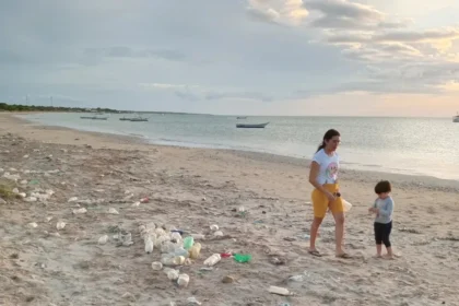 Comunidad de Robledal Realiza Jornada de Limpieza para Recuperar la Playa Local