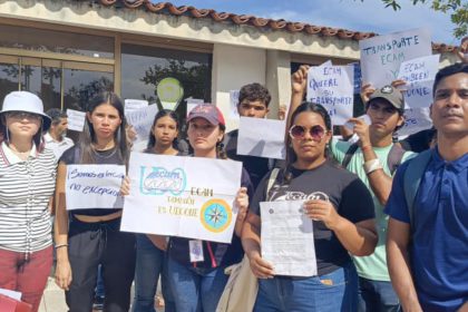 Protesta Estudiantes UDO Boca de Río por falta de agua y transporte