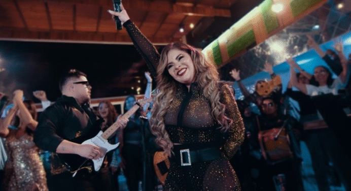 Diveana la reina del merengue lanza “Cómo Olvidarte” de la mano de Sabores Music