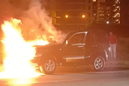 Camioneta se Incendia en la Avenida Bolívar de Porlamar