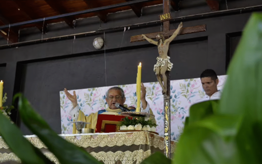 Autoridades y Feligresía Honran a Nuestra Señora del Pilar en Los Robles