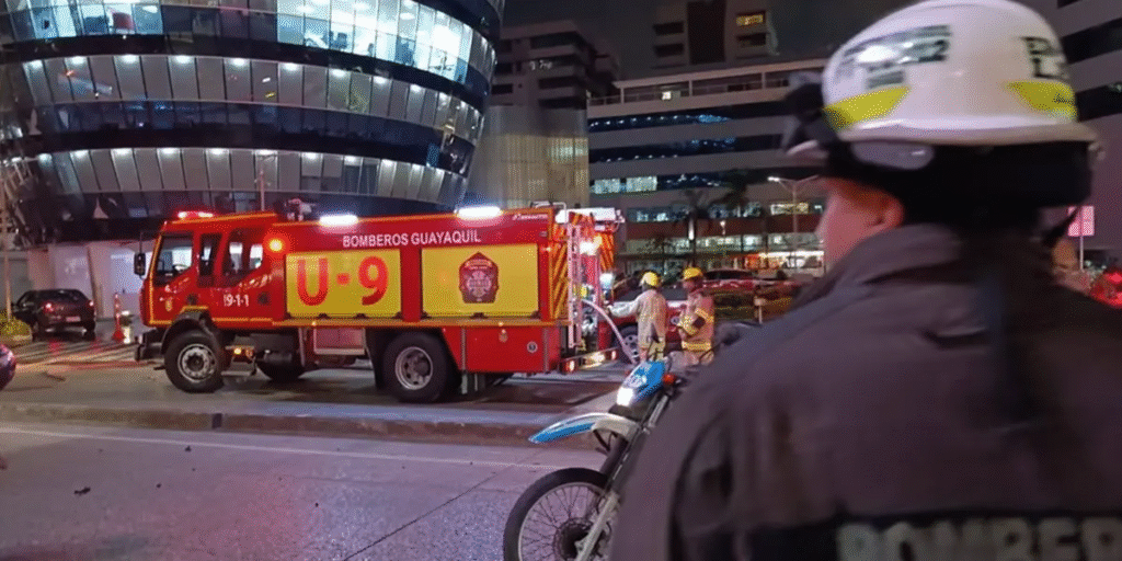 Atentado con Carro Bomba en Guayaquil Deja un Muerto y 28 Heridos
