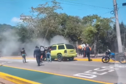 Camioneta se incendia en la autopista El Valle en Margarita