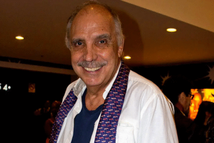 Miguel Ángel Landa está por cumplir 89 años y así de sonriente se le ve
