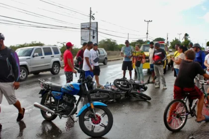Dos lesionados en choque de motos en Margarita