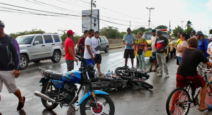 Dos lesionados en choque de motos en Margarita