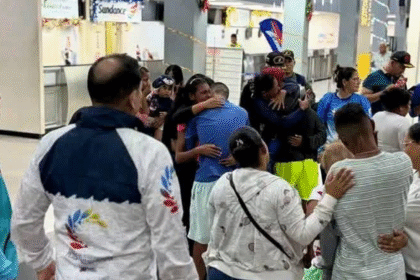 Regresan a casa los pescadores de Manzanillo tras ser rescatados en Los Roques
