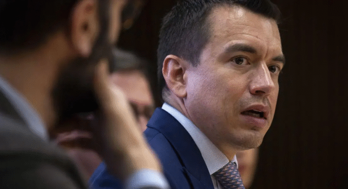 Noboa dice que «acompañará» a Machado a Noruega para recoger el Nobel de la Paz