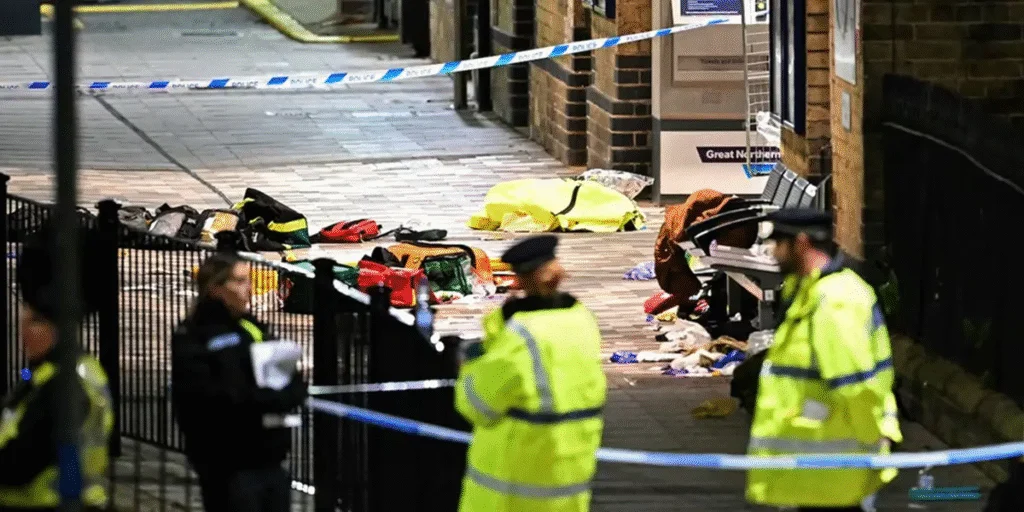Ataque con cuchillo en un tren de Inglaterra deja al menos 10 heridos