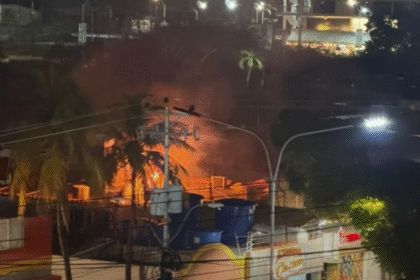Incendio Afecta el Restaurante Braseritos en Playa El Ángel