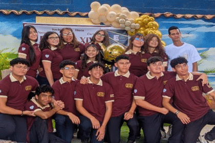 Colegio PRM Presenta la Camisa y Padrino de su Promo XIX