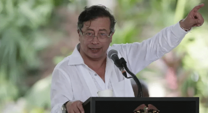 Petro ordena bombardeo contra las disidencias de las Farc
