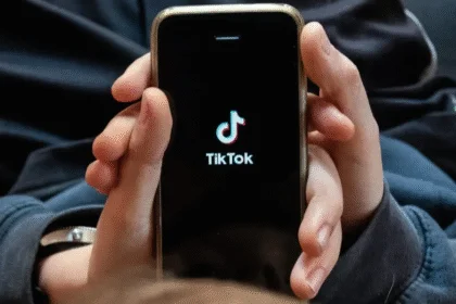 TikTok entra en el mundo de los podcast tras alianza con iHeartMedia