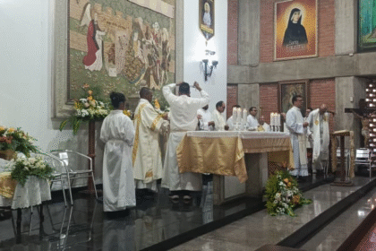 Fieles celebraron Día de los Santos con la reliquia de JGH