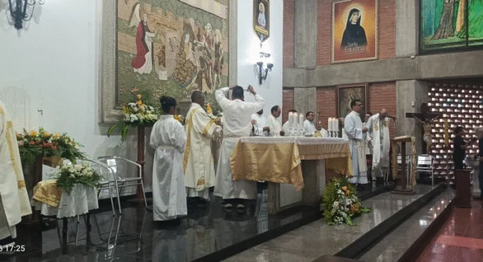 Fieles celebraron Día de los Santos con la reliquia de JGH
