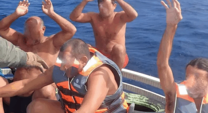 Interceptan narcosubmarino en el Atlántico con 1,7 toneladas de cocaína: Tripulantes venezolanos detenidos