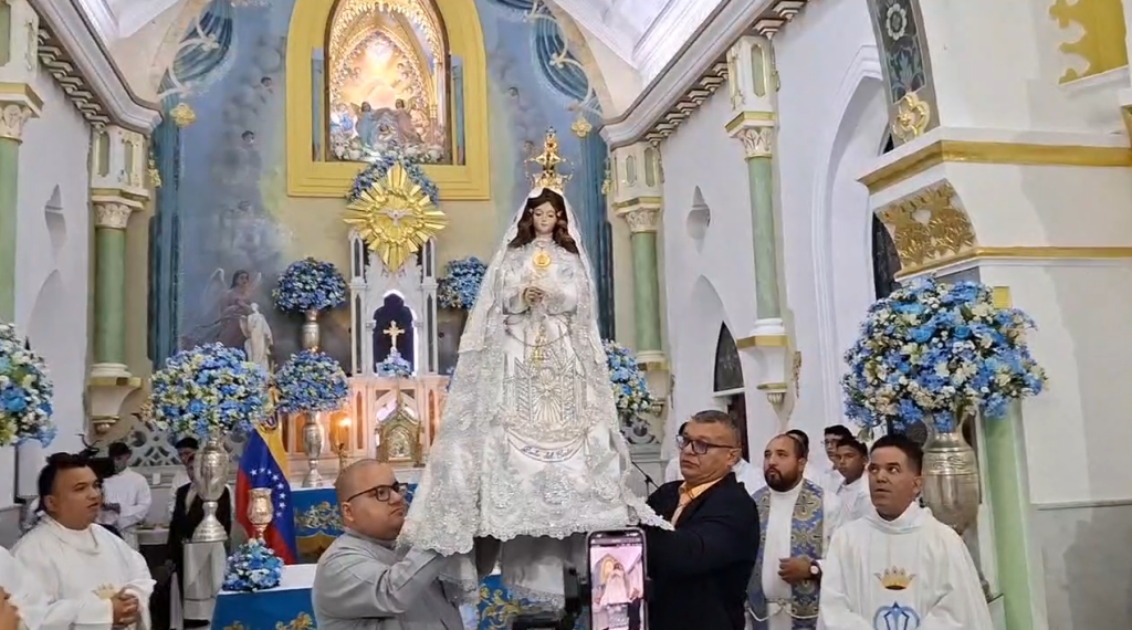 Virgen del Valle regresa a su camarín con peticiones de sus devotos