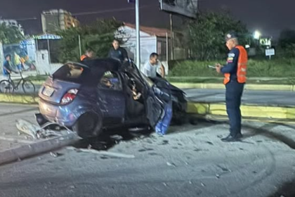 Conductor herido tras chocar contra objeto fijo en la  Av. Aldonza Manrique