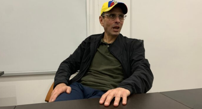 Capriles dice que diferencial cambiario en Venezuela castiga a quien cobra en bolívares